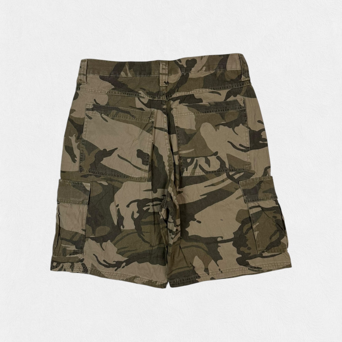 Vintage Wrangler camouflage baggy cargo shorts (W33)
