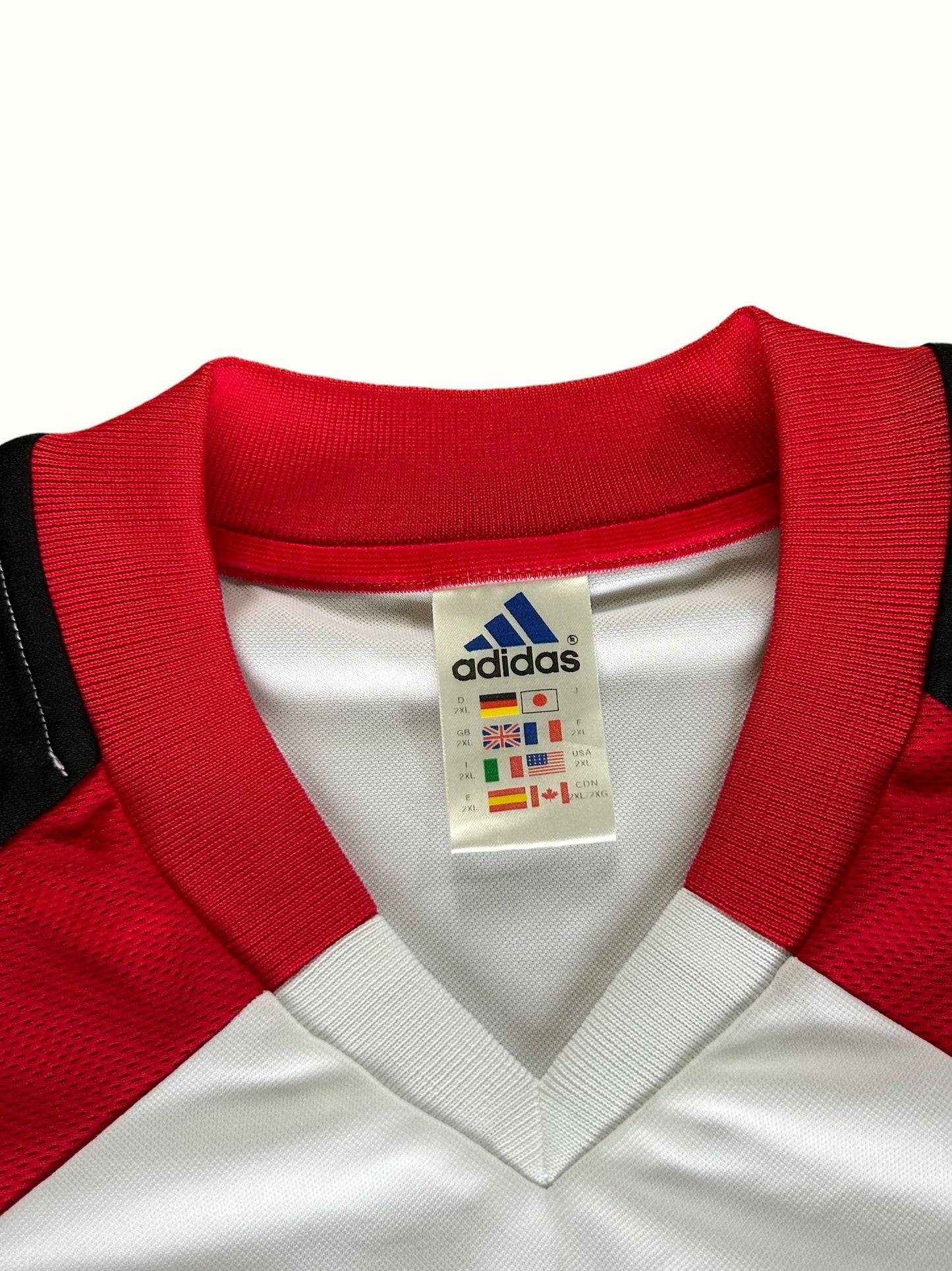 Vintage Adidas centre logo tee (XXL)