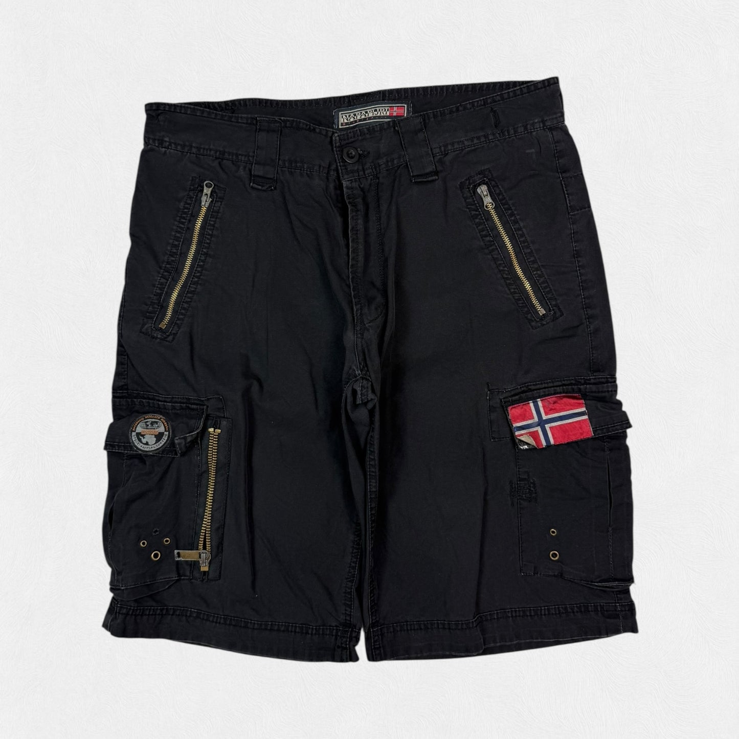 Vintage Napapijri baggy cargo shorts (W36)