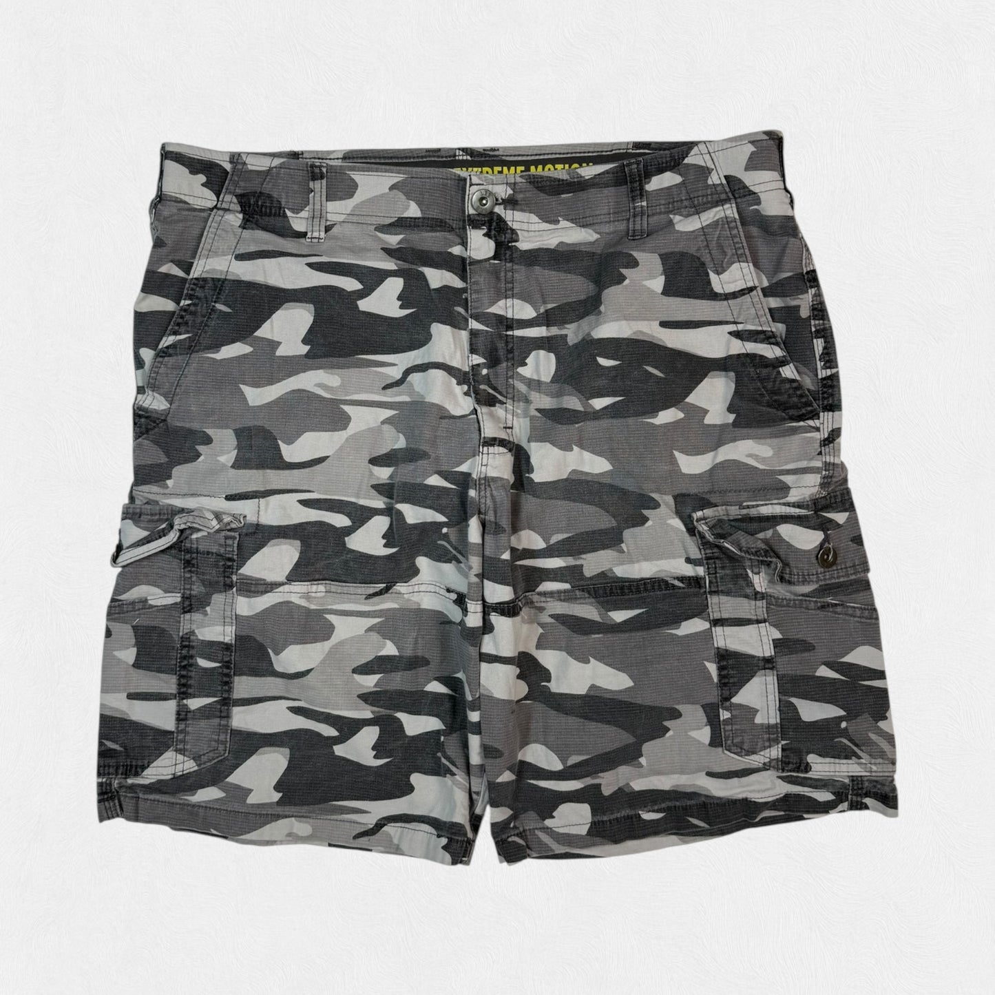 Lee extreme motion baggy camouflage cargo shorts (W38)