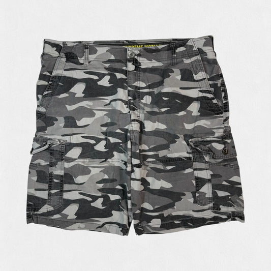 Lee extreme motion baggy camouflage cargo shorts (W38)