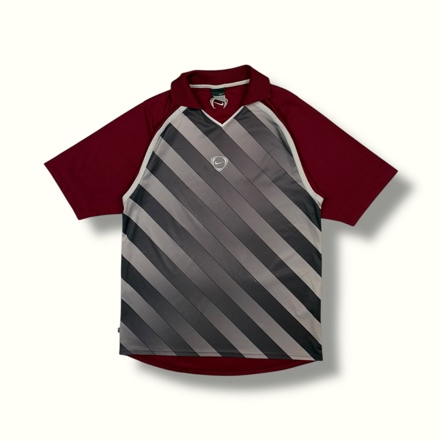 Vintage Nike shield football tee (M)