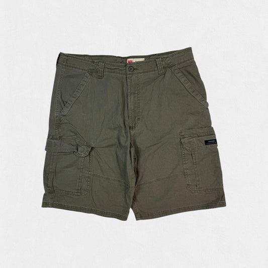 Wrangler baggy cargo shorts (W36)