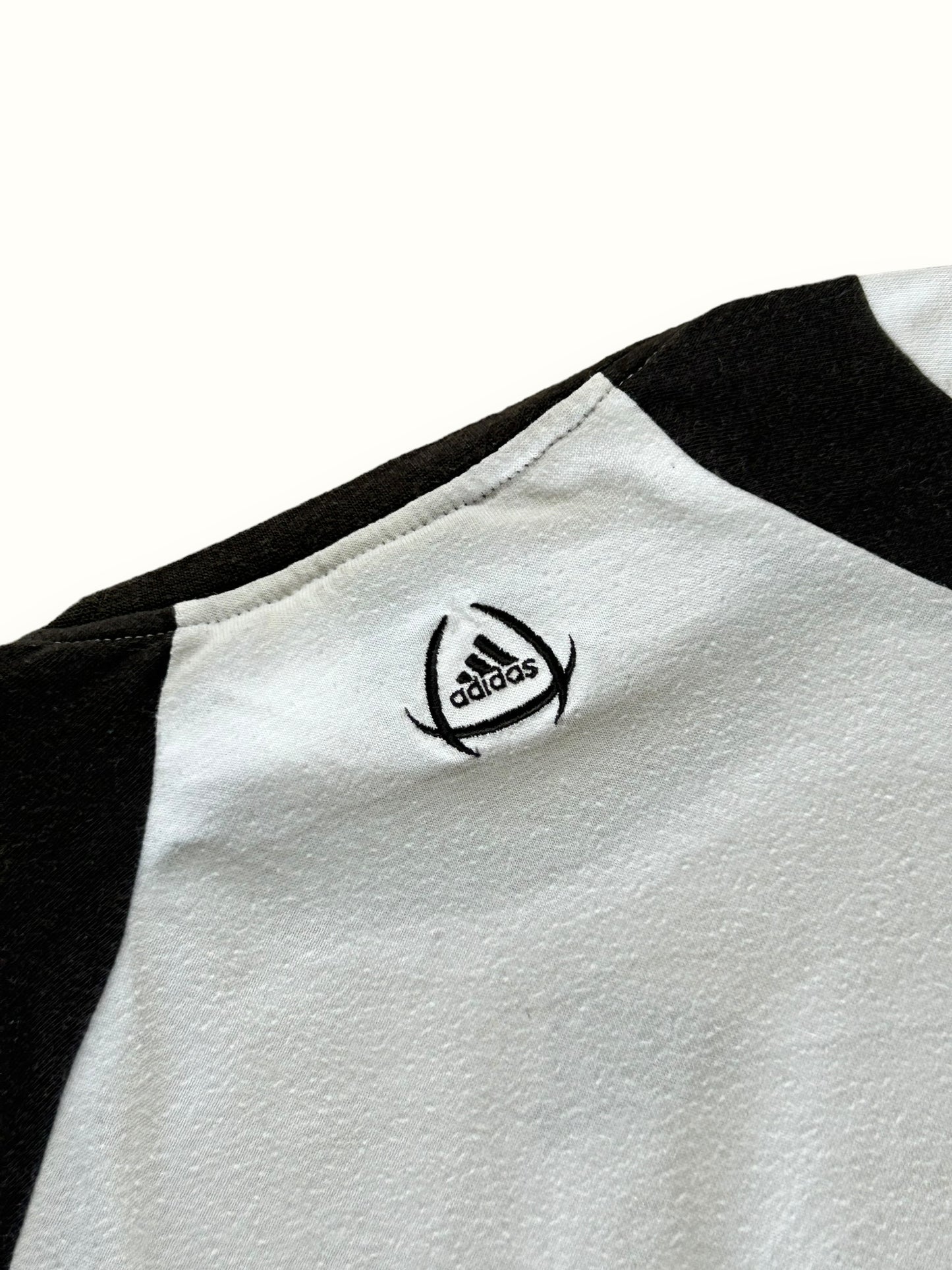 Vintage adidas centre logo tee (XS)