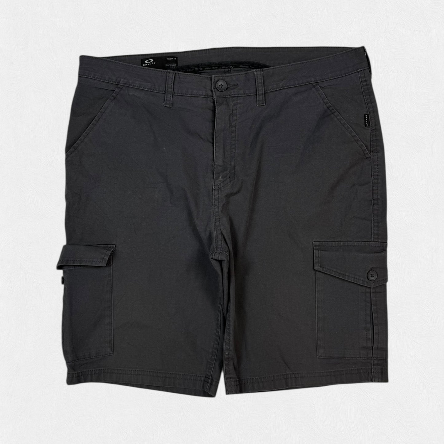 Oakley baggy cargo shorts (W36)