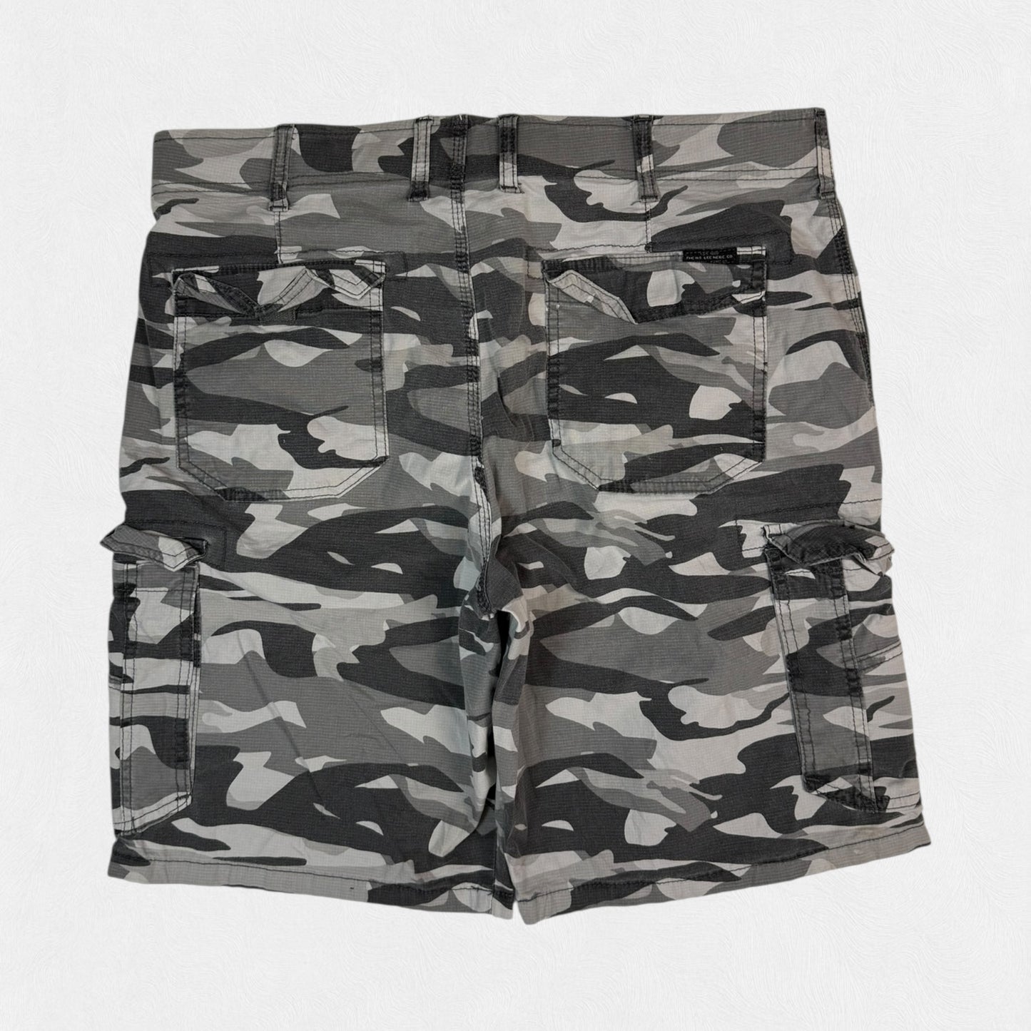 Lee Extreme Motion baggy camouflage cargo shorts (W36)