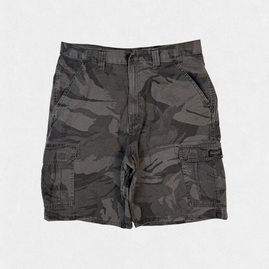 Vintage Wrangler baggy camouflage cargo shorts (W32)