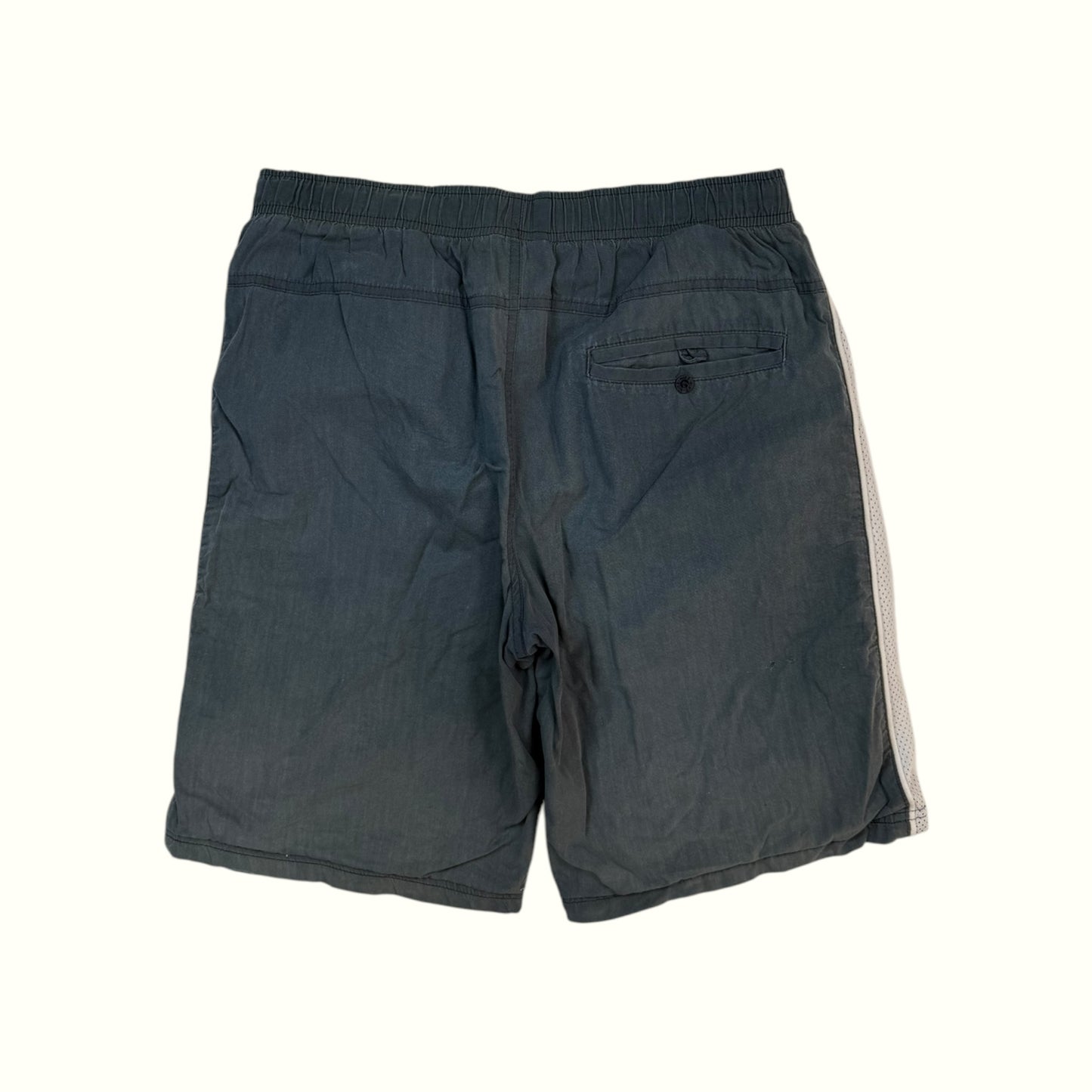 Vintage Nike side stripe baggy shorts (M)