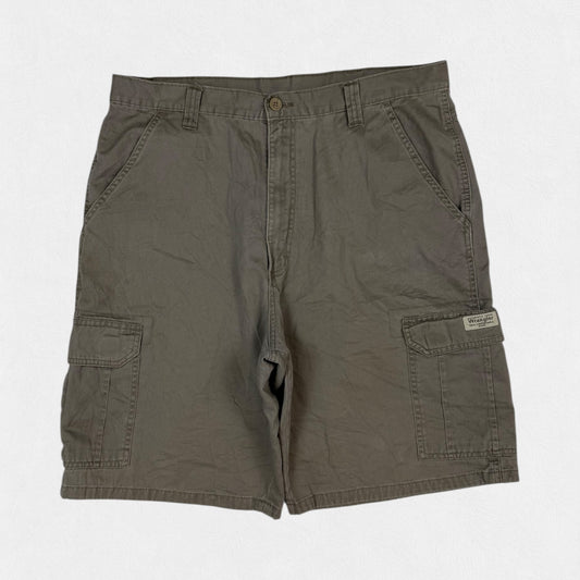 Wrangler baggy cargo shorts (W36)