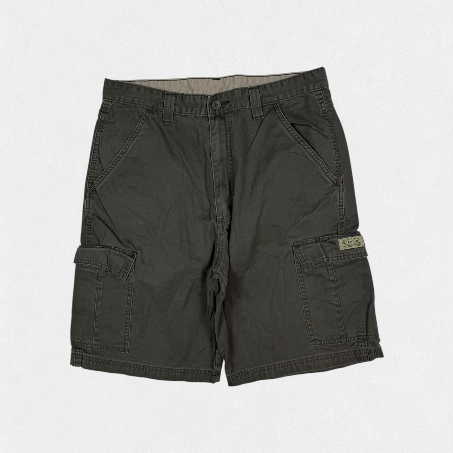 Vintage Wrangler baggy cargo shorts (W32)
