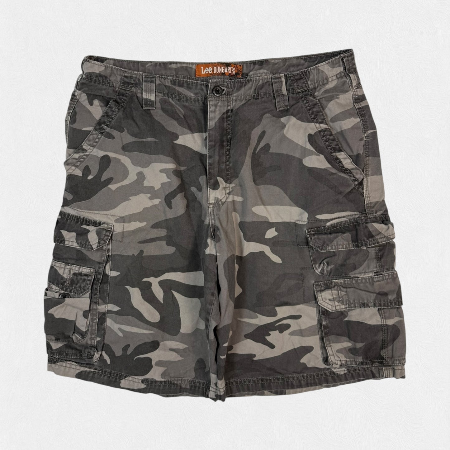 Vintage Lee dungarees baggy camouflage cargo shorts (W36)