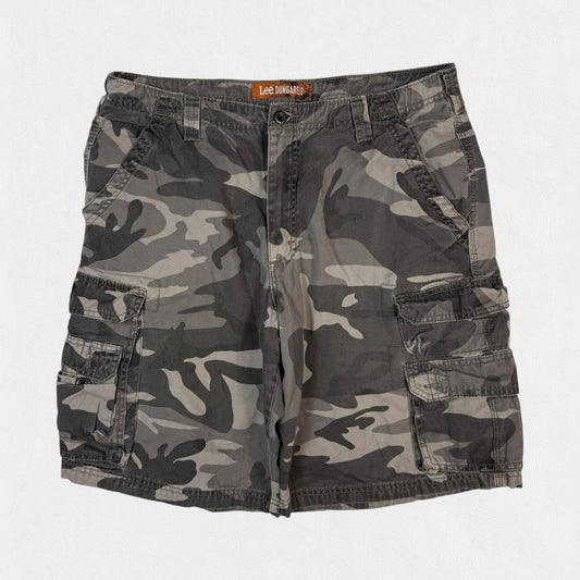 Vintage Lee dungarees baggy camouflage cargo shorts (W36)