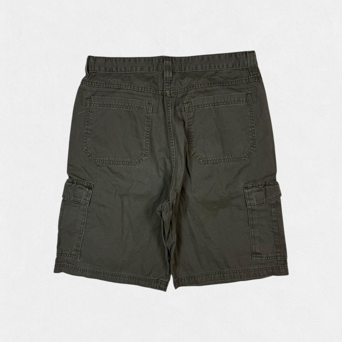 Vintage Wrangler baggy cargo shorts (W32)