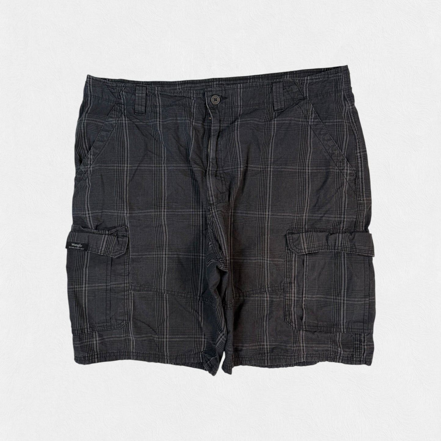 Vintage Wrangler baggy checkered cargo shorts (W40)