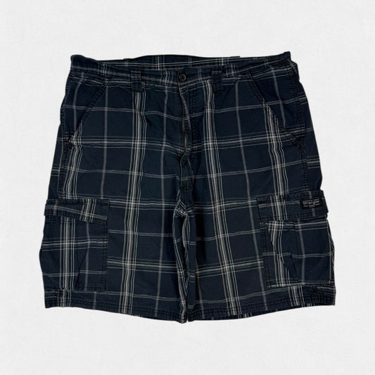 Vintage Wrangler baggy checkered cargo shorts (W36)