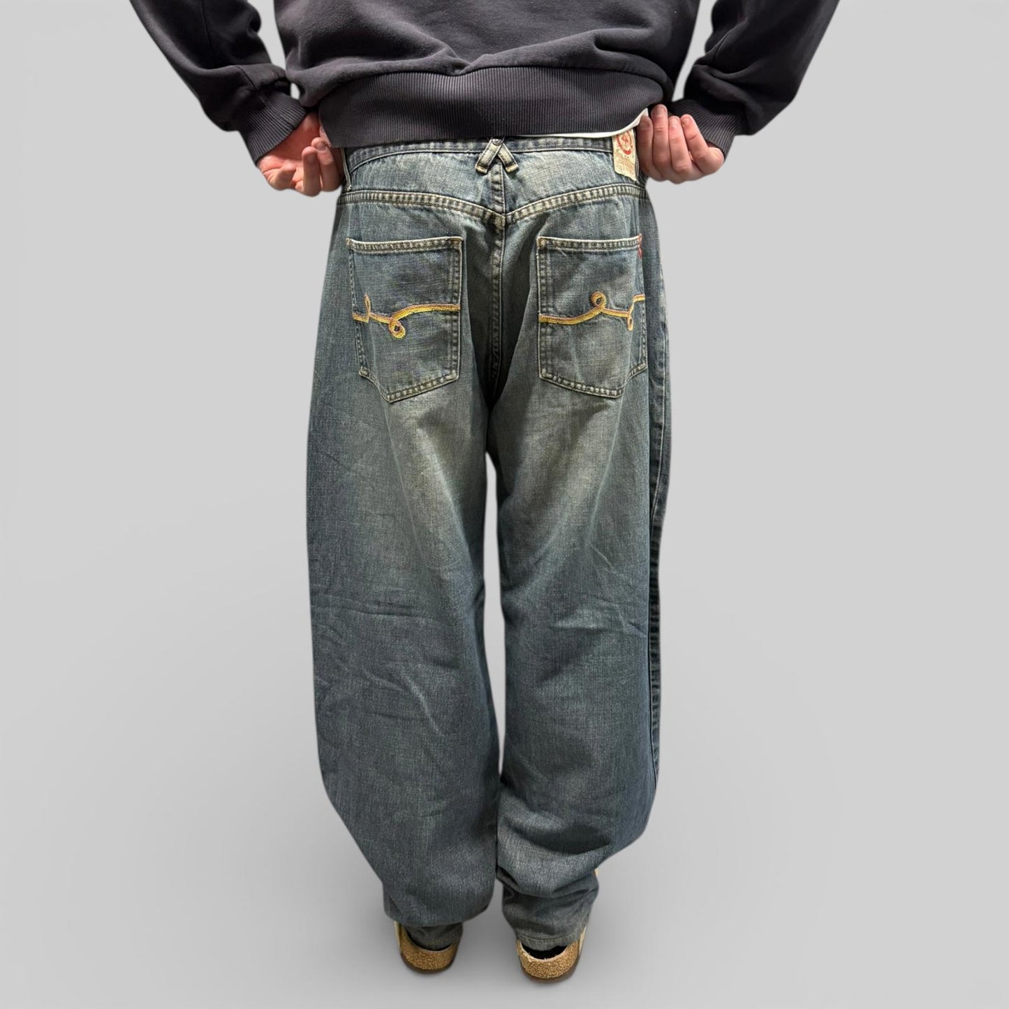 Vintage Y2K baggy hip hop Jeans (W38)