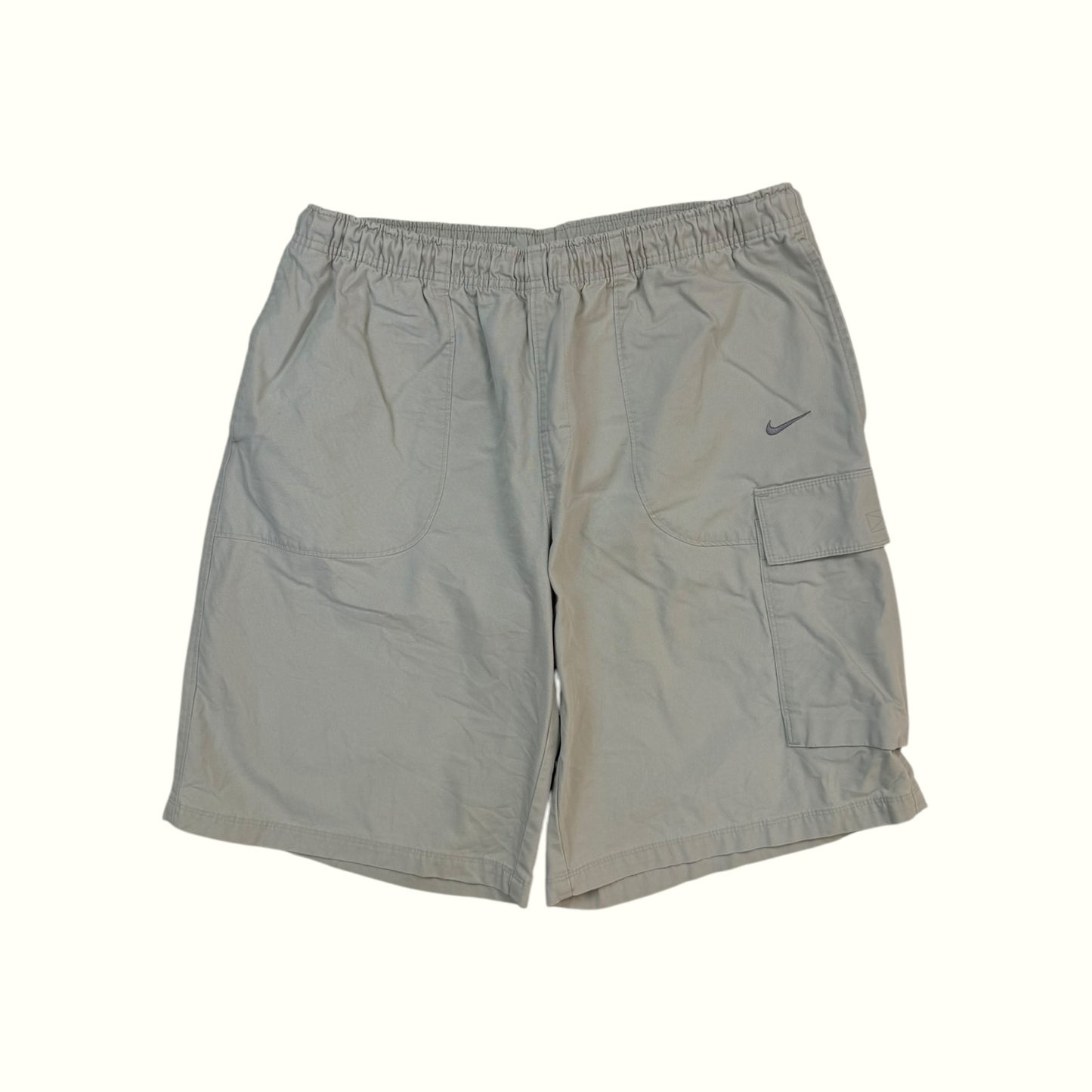 Vintage Nike baggy cargo shorts (L)