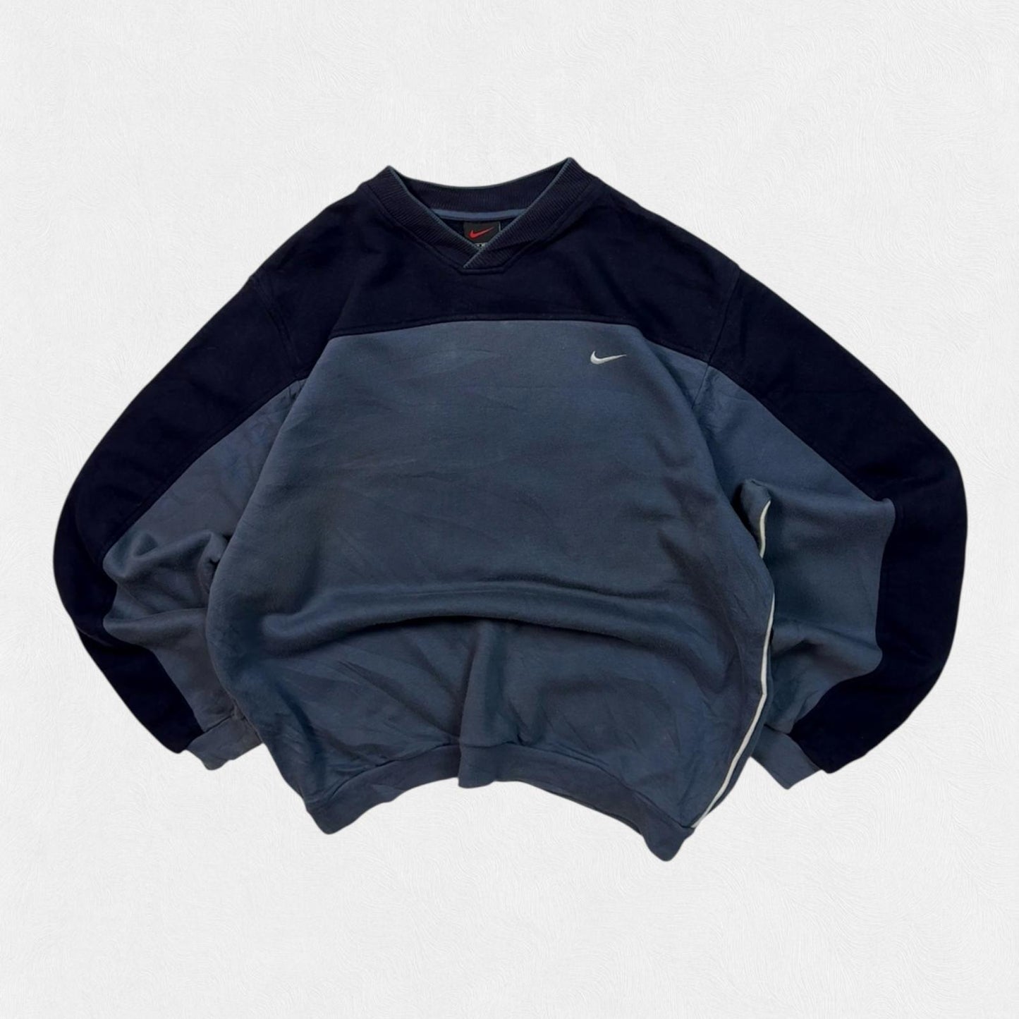 Vintage 90s Nike mini swoosh sweatshirt (M)