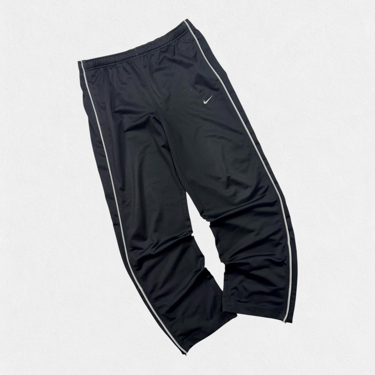 Vintage Nike baggy track pants (M)