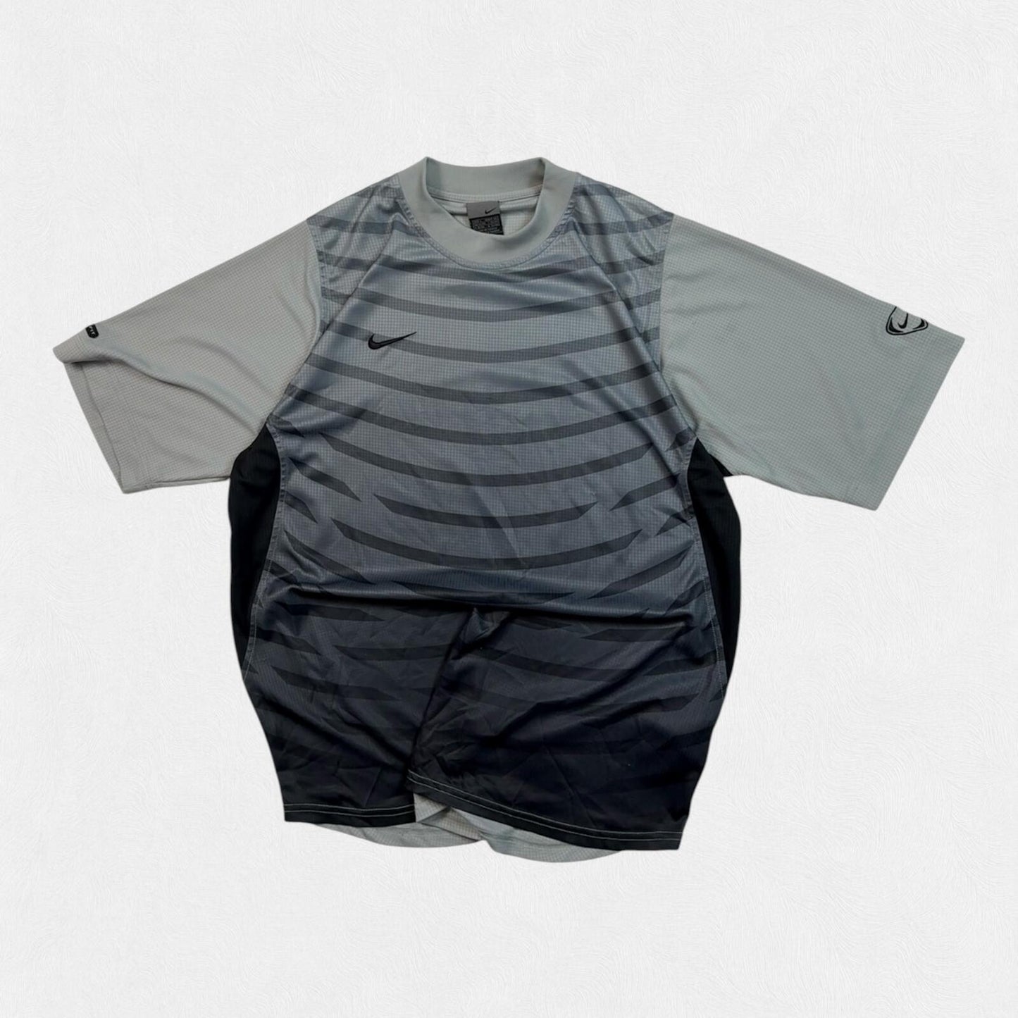 Vintage Nike shield football sport tee (L)