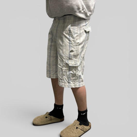 Vintage Nike baggy checkered cargo shorts (W32)