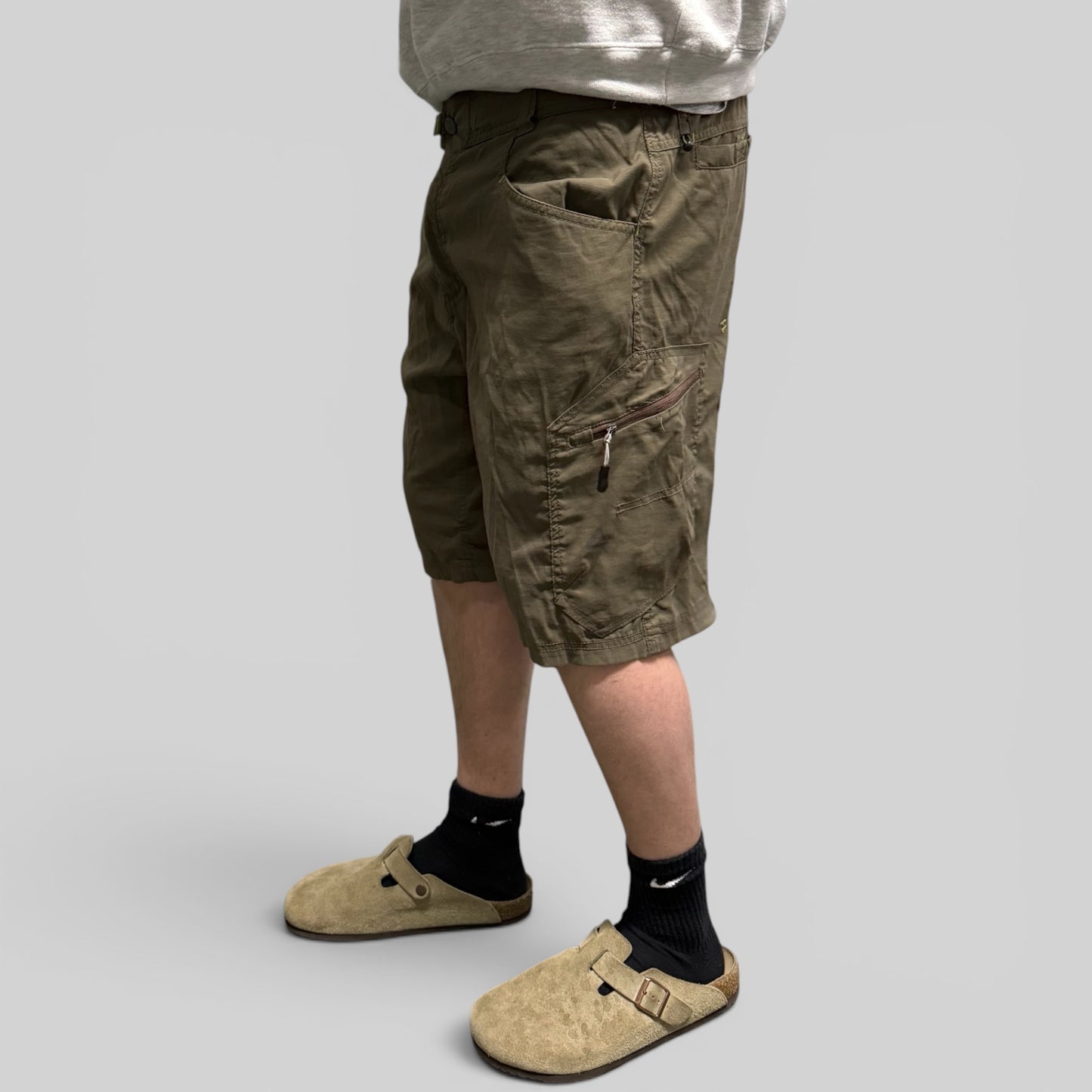 Technical baggy cargo shorts (W36)