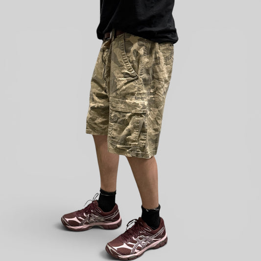 Vintage Lee dungarees camouflage baggy cargo shorts (W36)