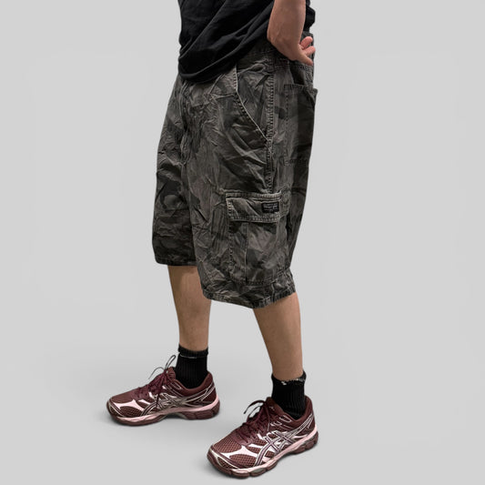Vintage Wrangler baggy camouflage cargo shorts (W36)
