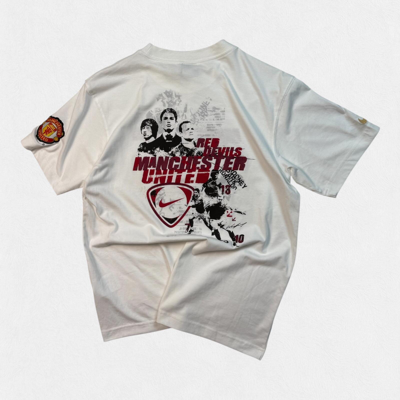 Vintage Nike Manchester United football graphic tee (M)