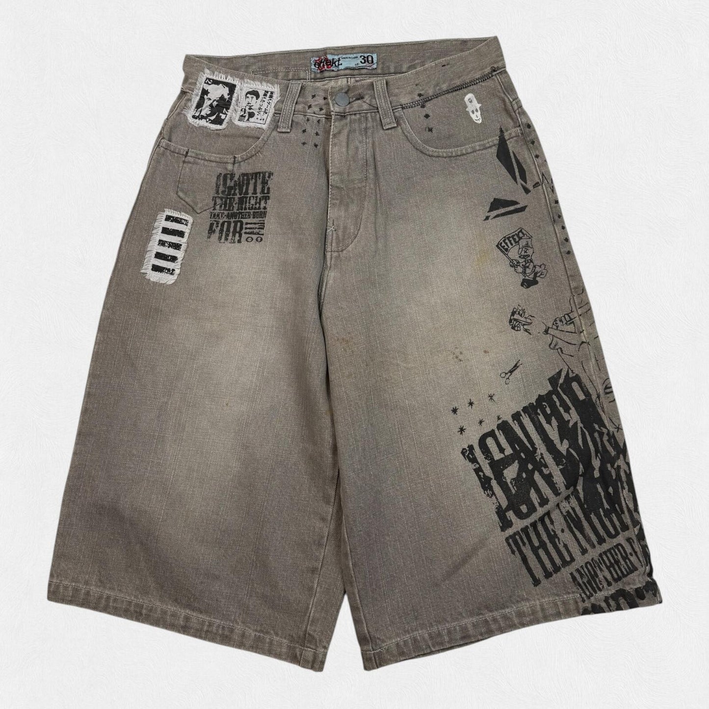 Vintage Y2K baggy hip hop denim shorts (W30)