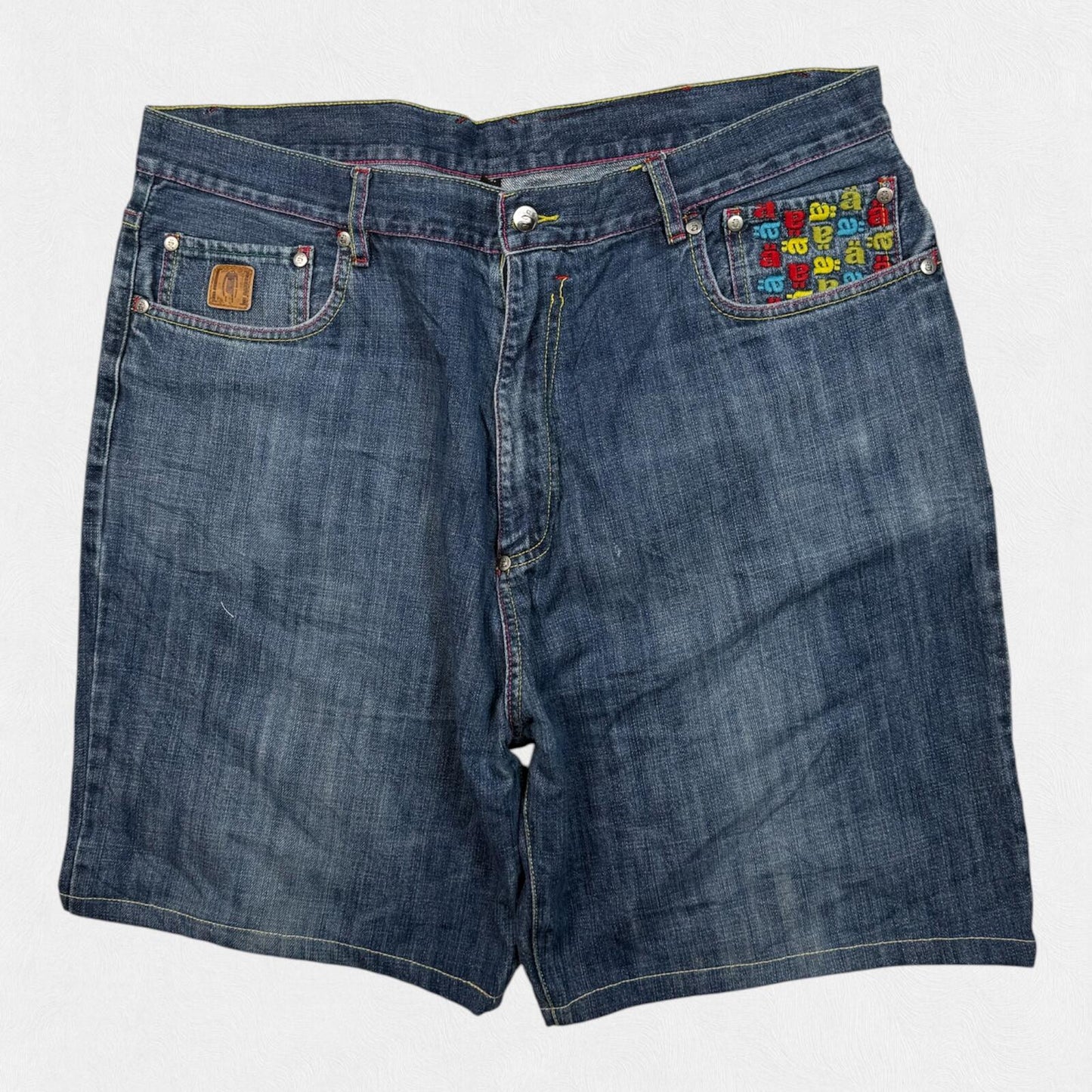 Vintage Y2K embroidered baggy hip hop denim shorts (W38)