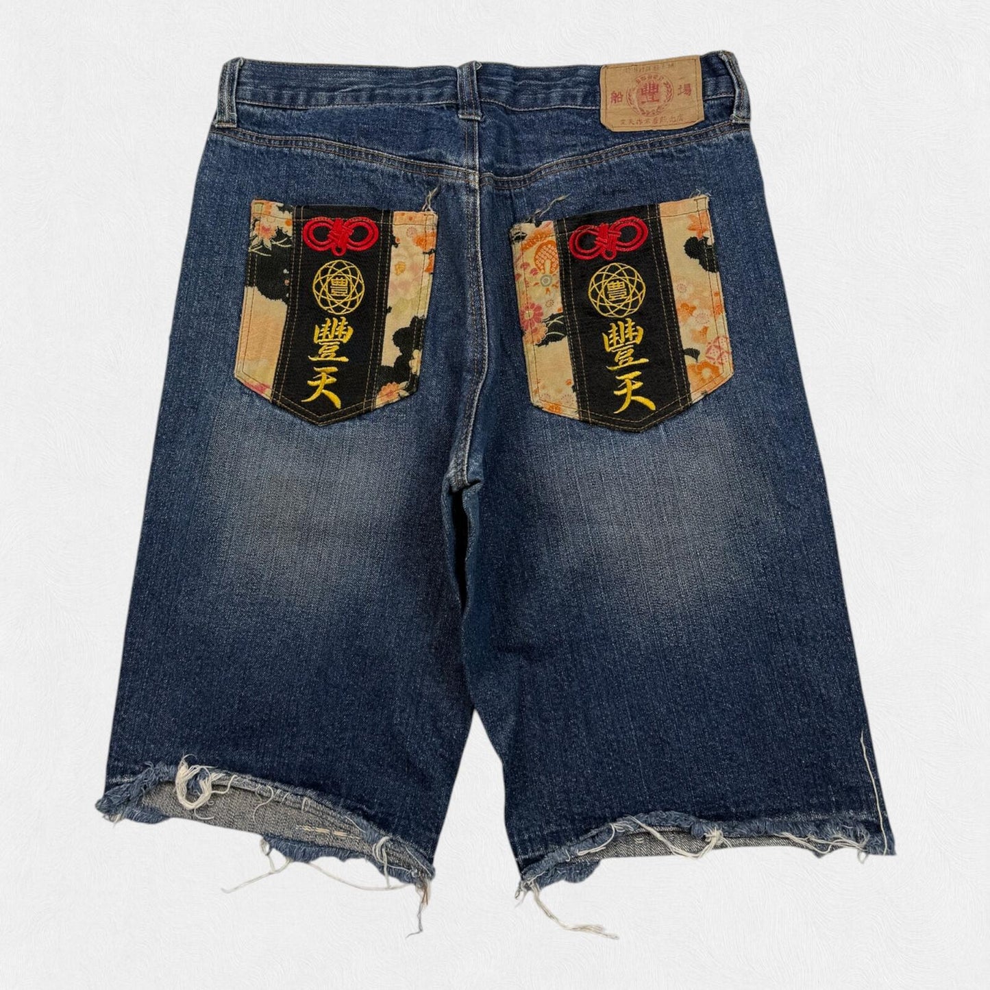 Vintage Y2K Japanese baggy hip hop jorts (W32)