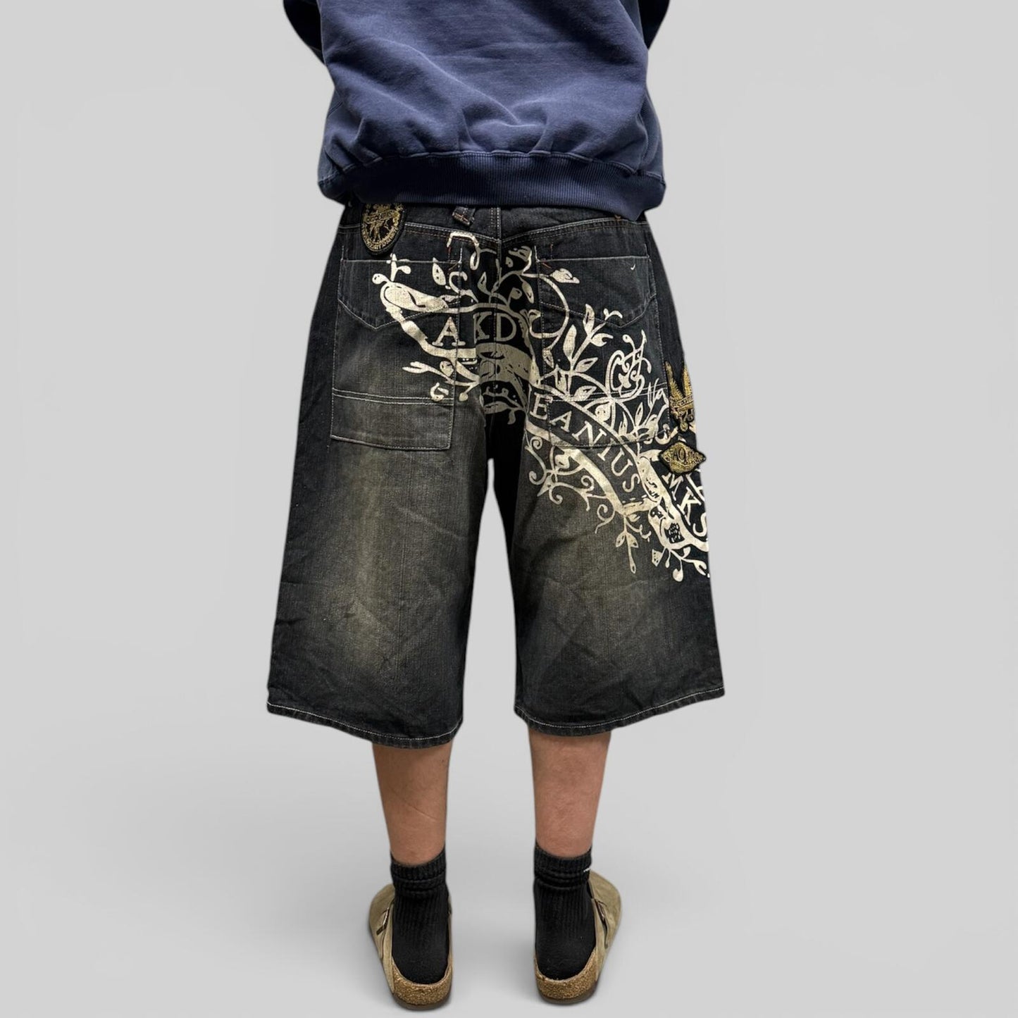 Vintage Y2K Akademiks baggy hip hop jorts (W36)