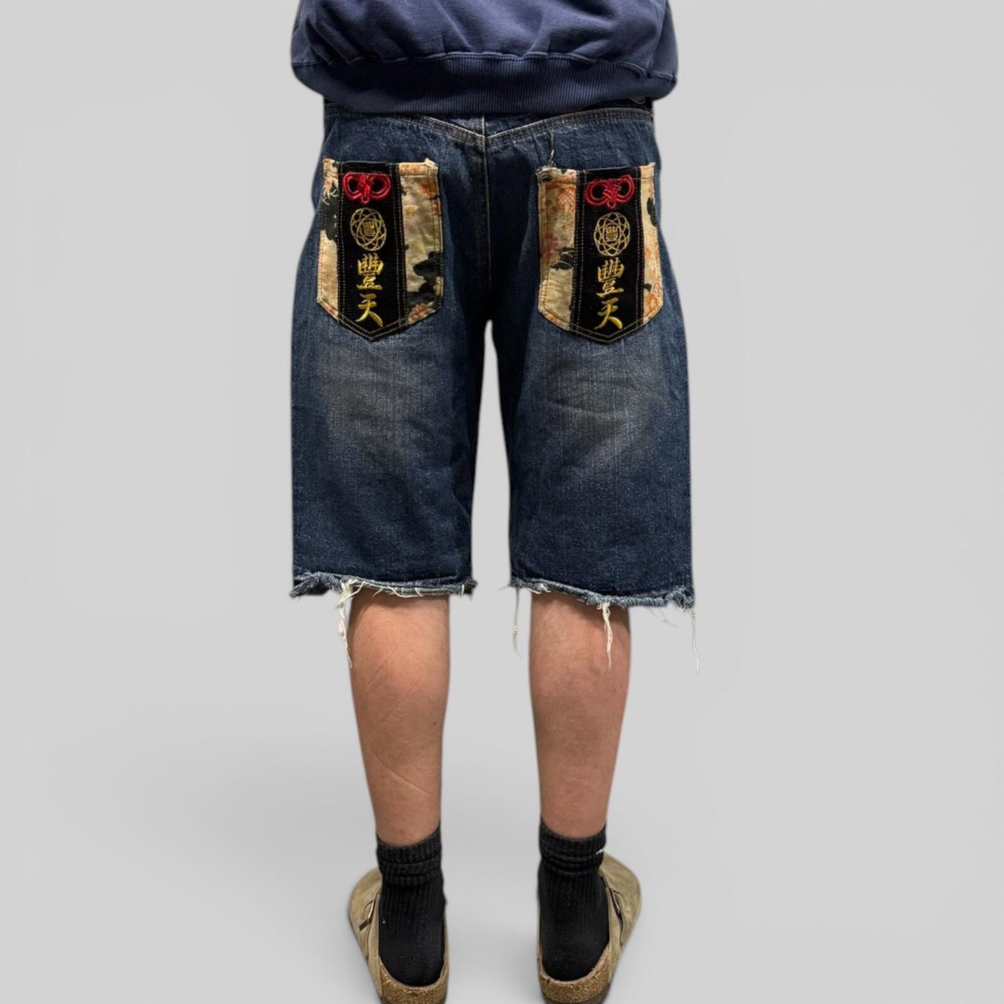 Vintage Y2K Japanese baggy hip hop jorts (W32)