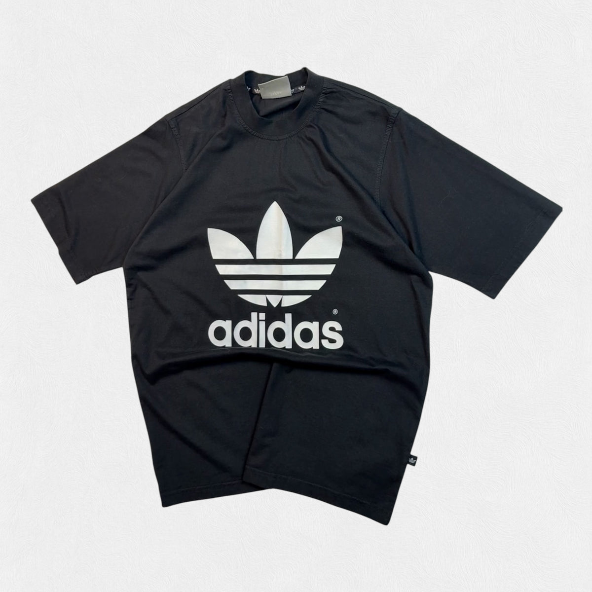 Vintage 90s Adidas originals centre logo tee (M)