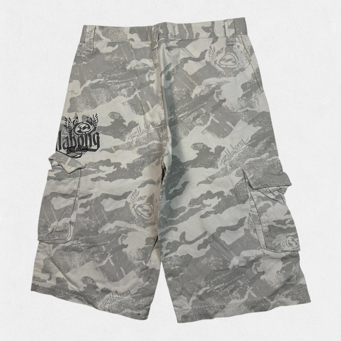 Vintage Y2K Billabong baggy camouflage hip hop cargo shorts (W30)