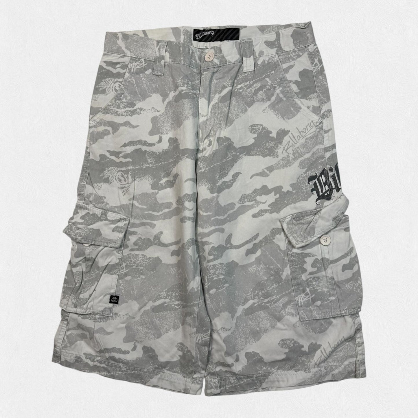 Vintage Y2K Billabong baggy camouflage hip hop cargo shorts (W30)