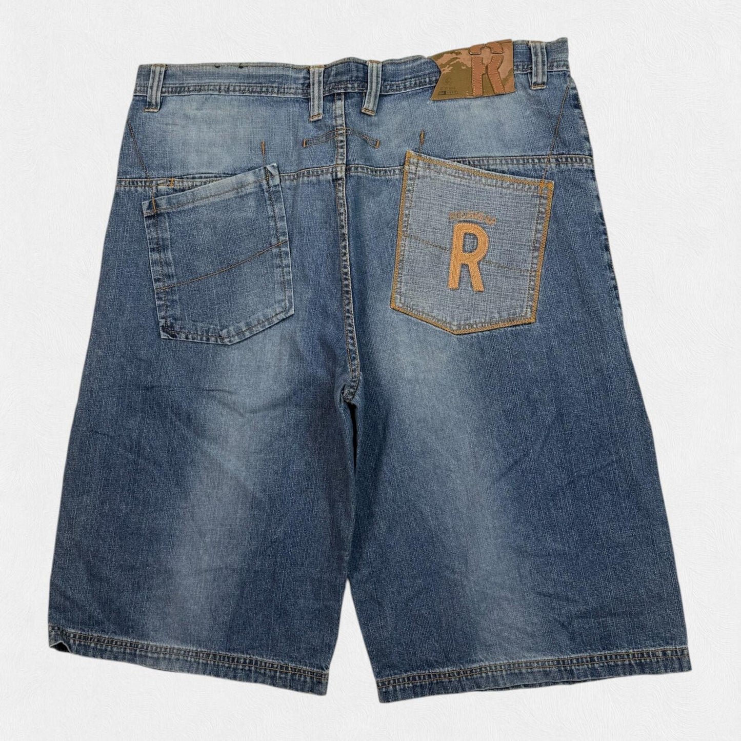 Vintage Y2K Rocawear baggy hip hop shorts (W38)