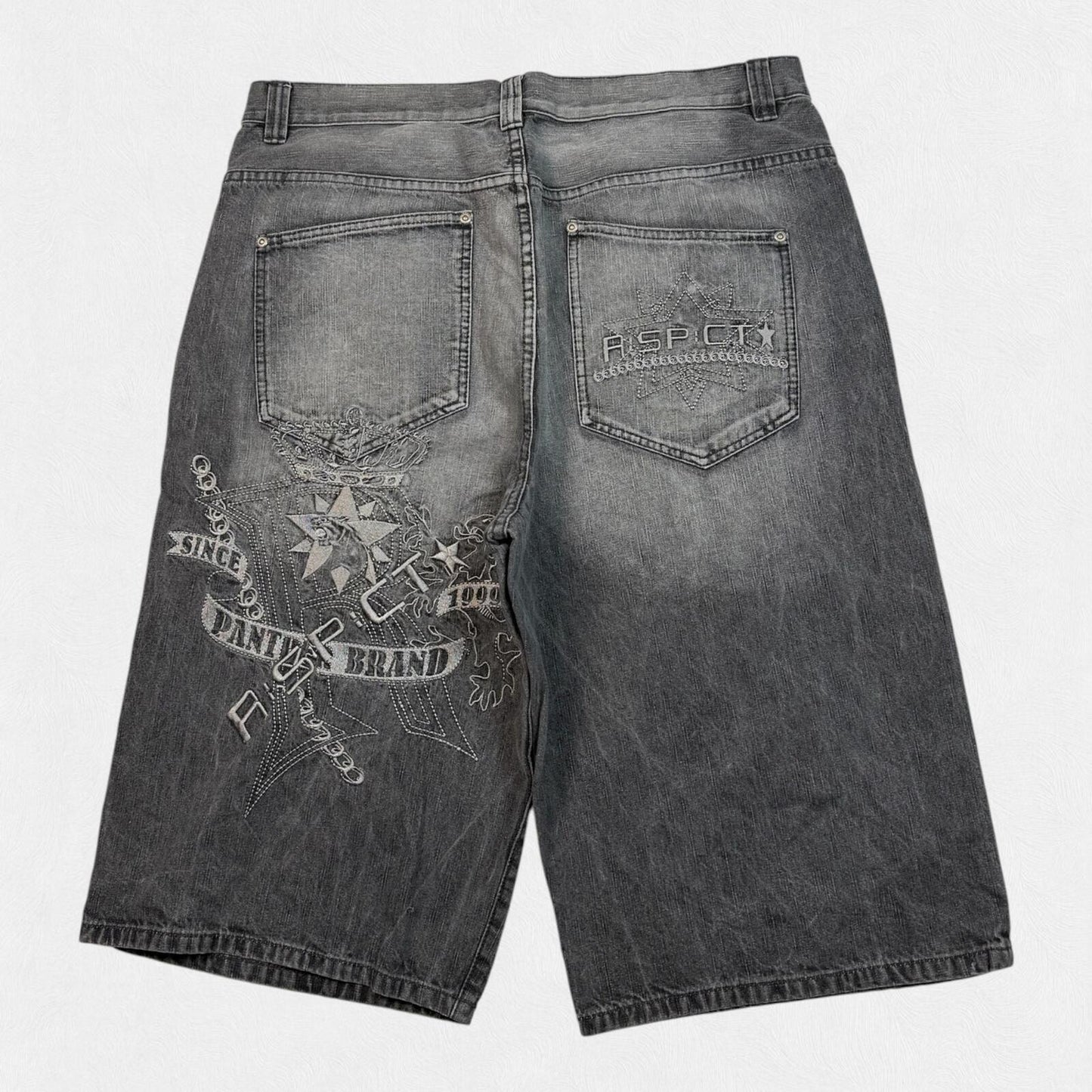 Vintage Y2K baggy hip hop jorts (W38)