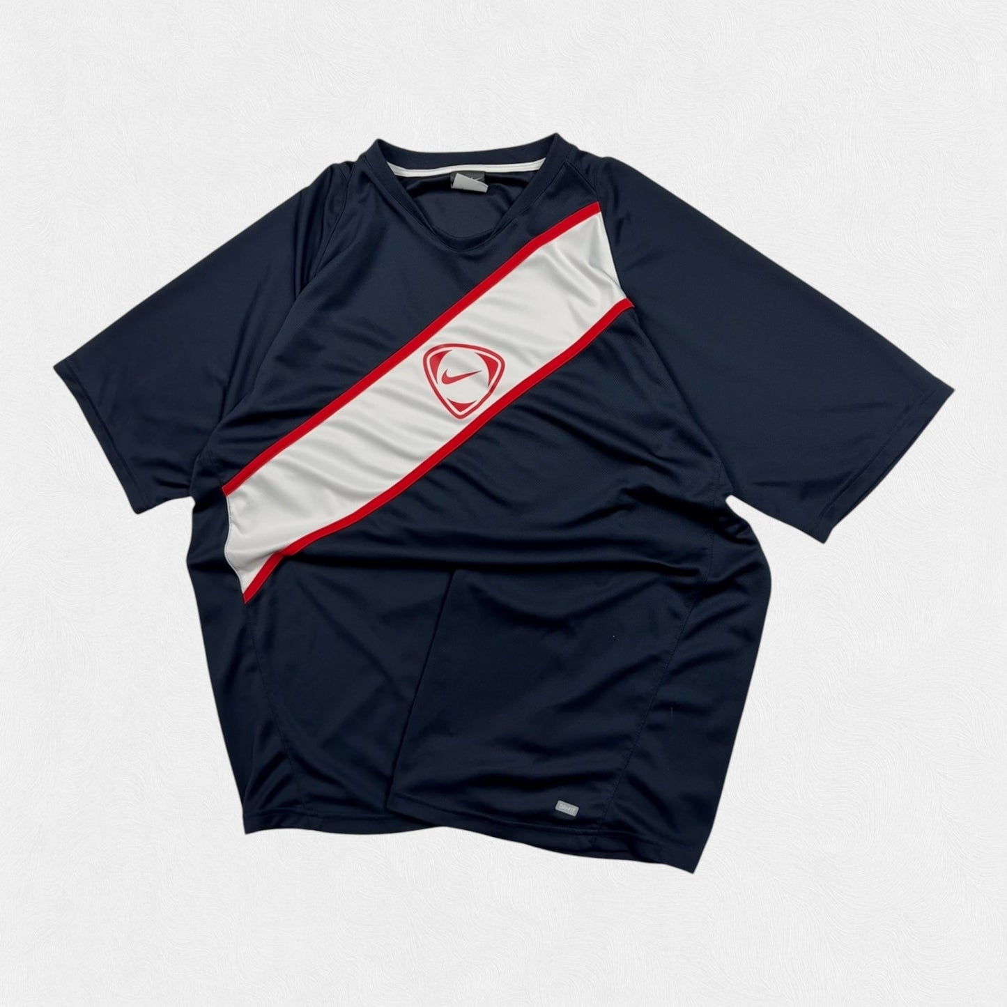 Vintage Nike shield football centre logo tee (XL)