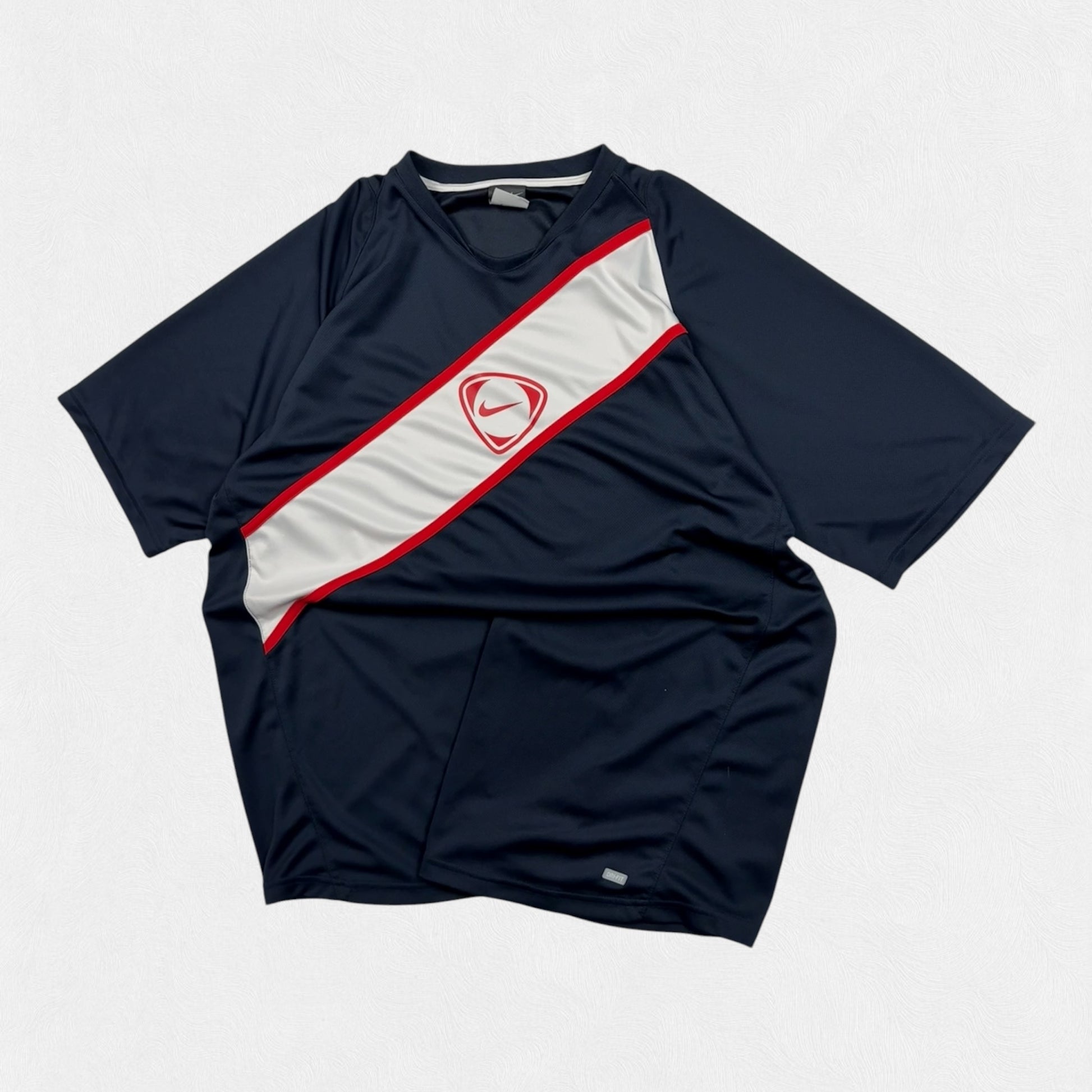 Vintage Nike shield football centre logo tee (XL)