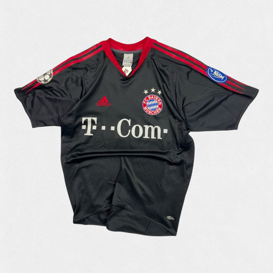 Vintage Bayern Munich 2004/05 Adidas away shirt (S)