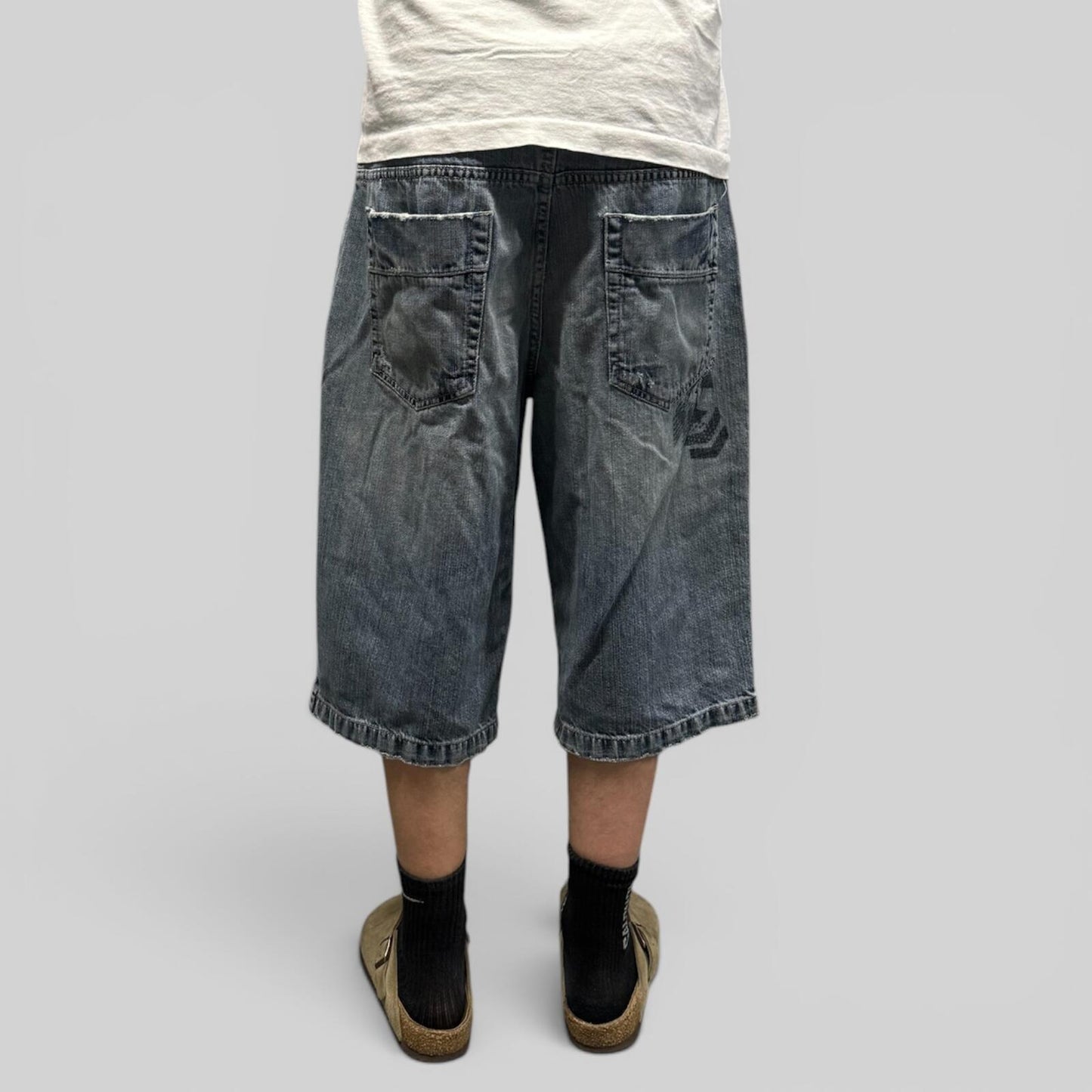 Vintage Y2K Piping hot baggy hip hop jorts (W36)