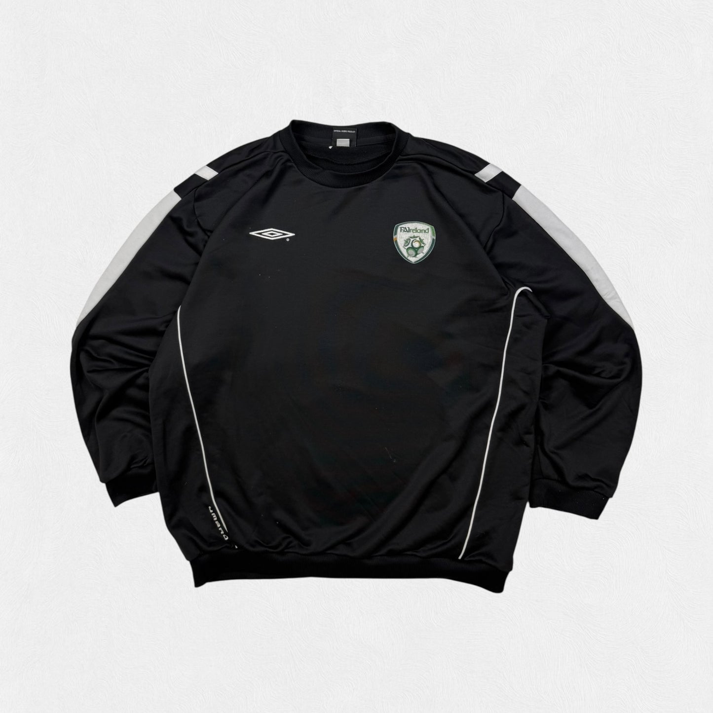 Vintage Ireland Umbro football sweatshirt