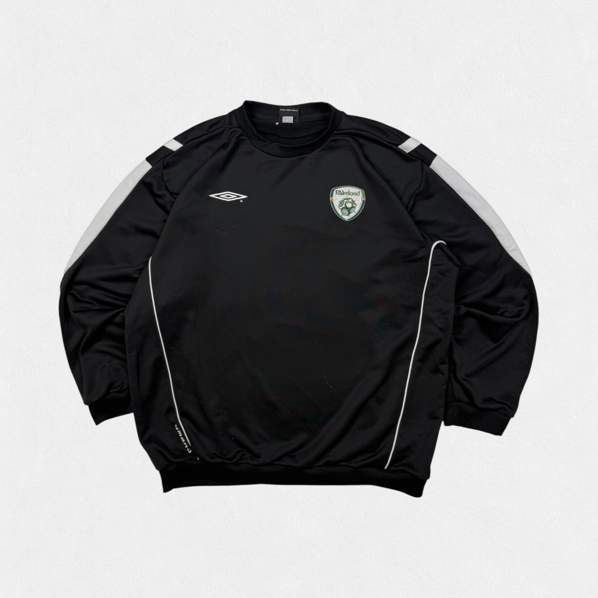 Vintage Ireland Umbro football sweatshirt