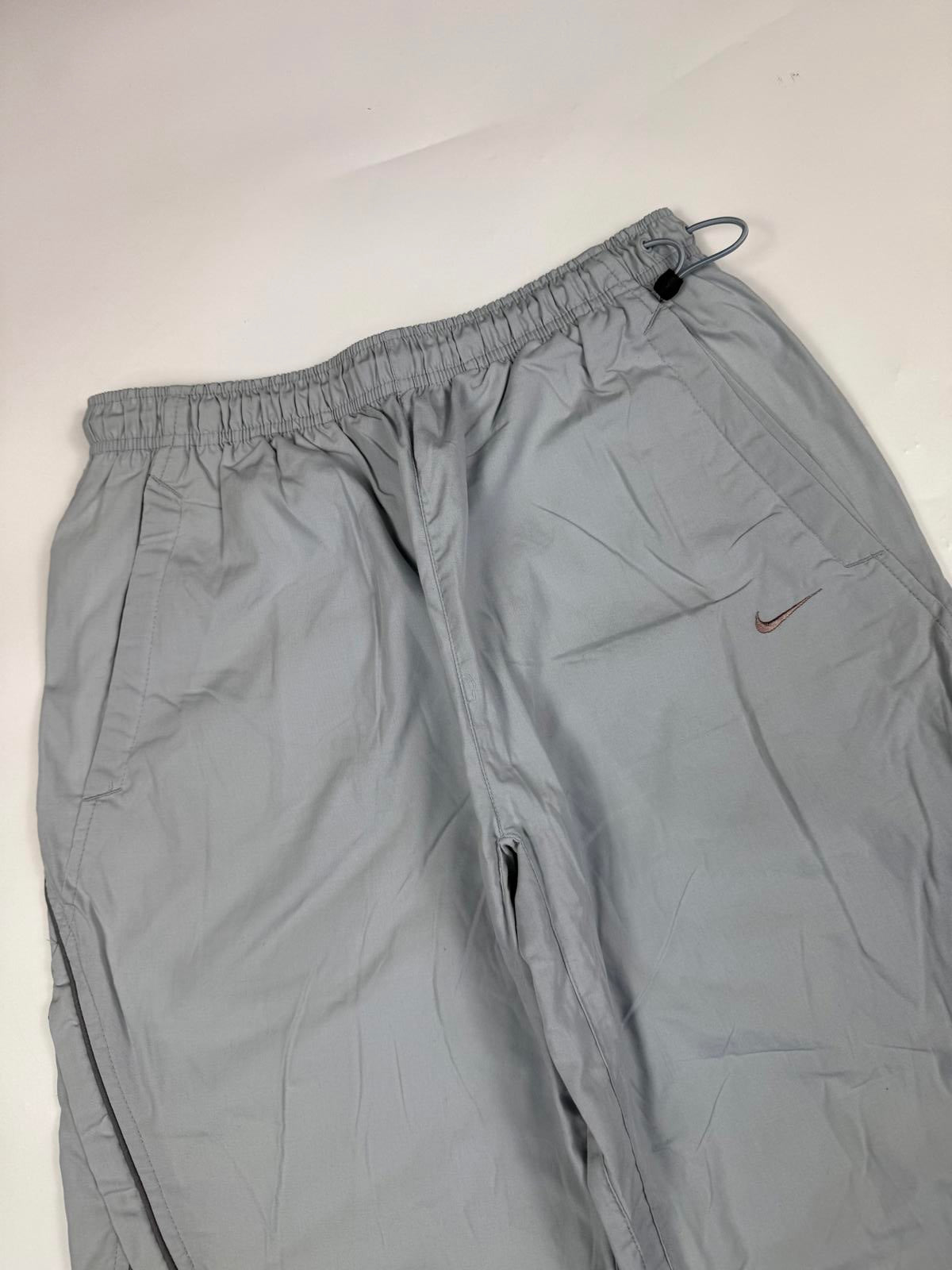 Vintage Nike baggy track pants (M)