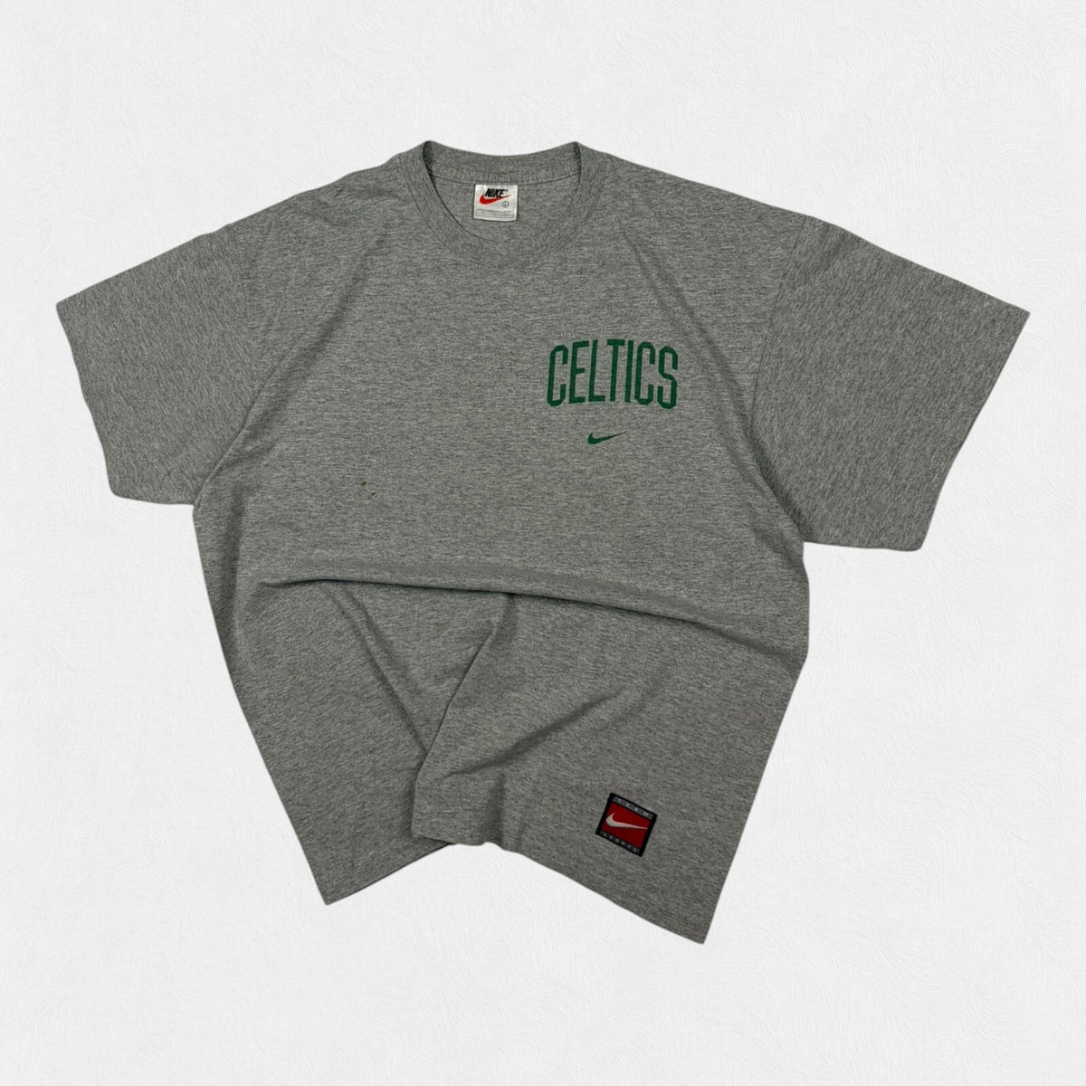 Vintage 90s Nike Boston Celtics tee (L)