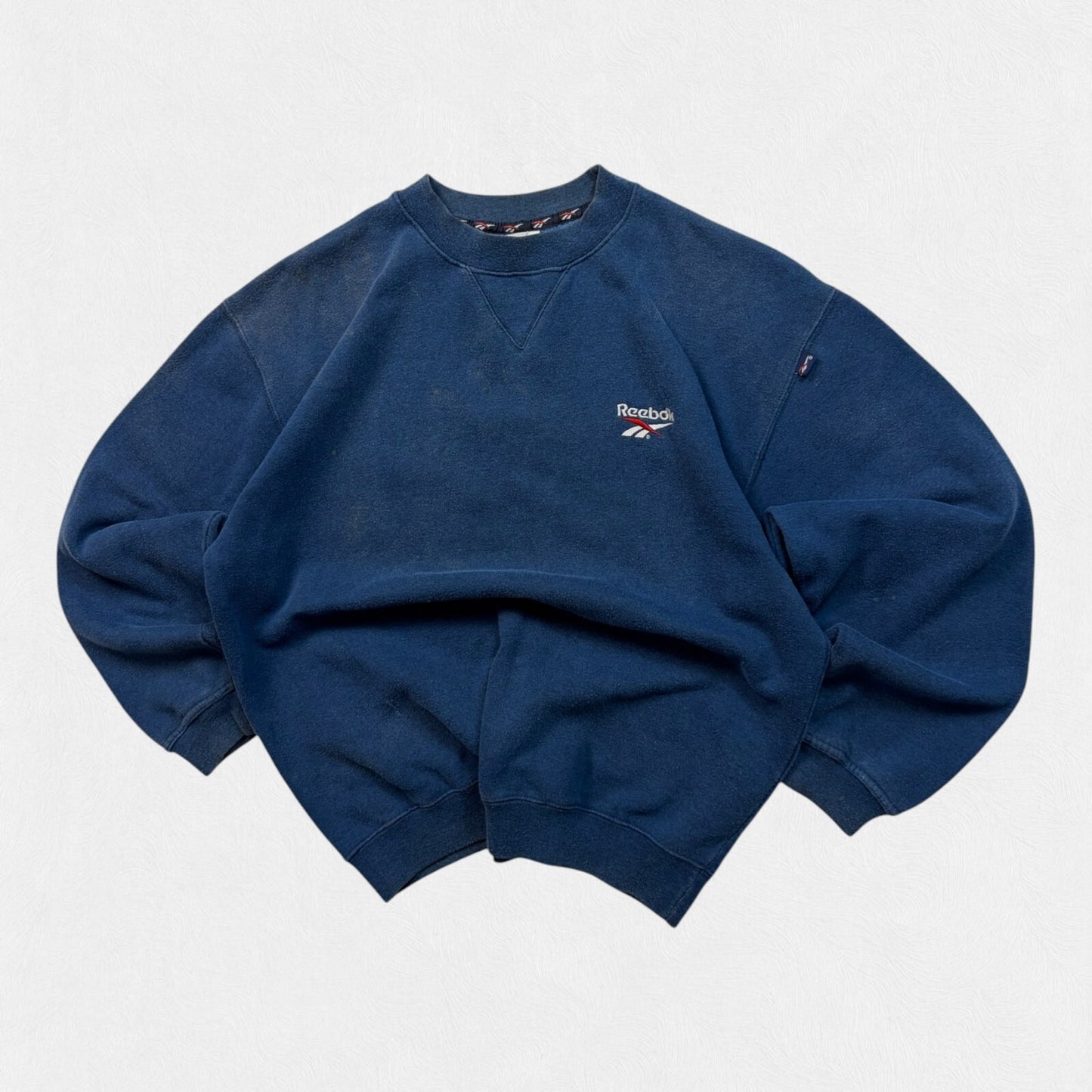 Vintage Y2K Reebok small logo sweatshirt (S)
