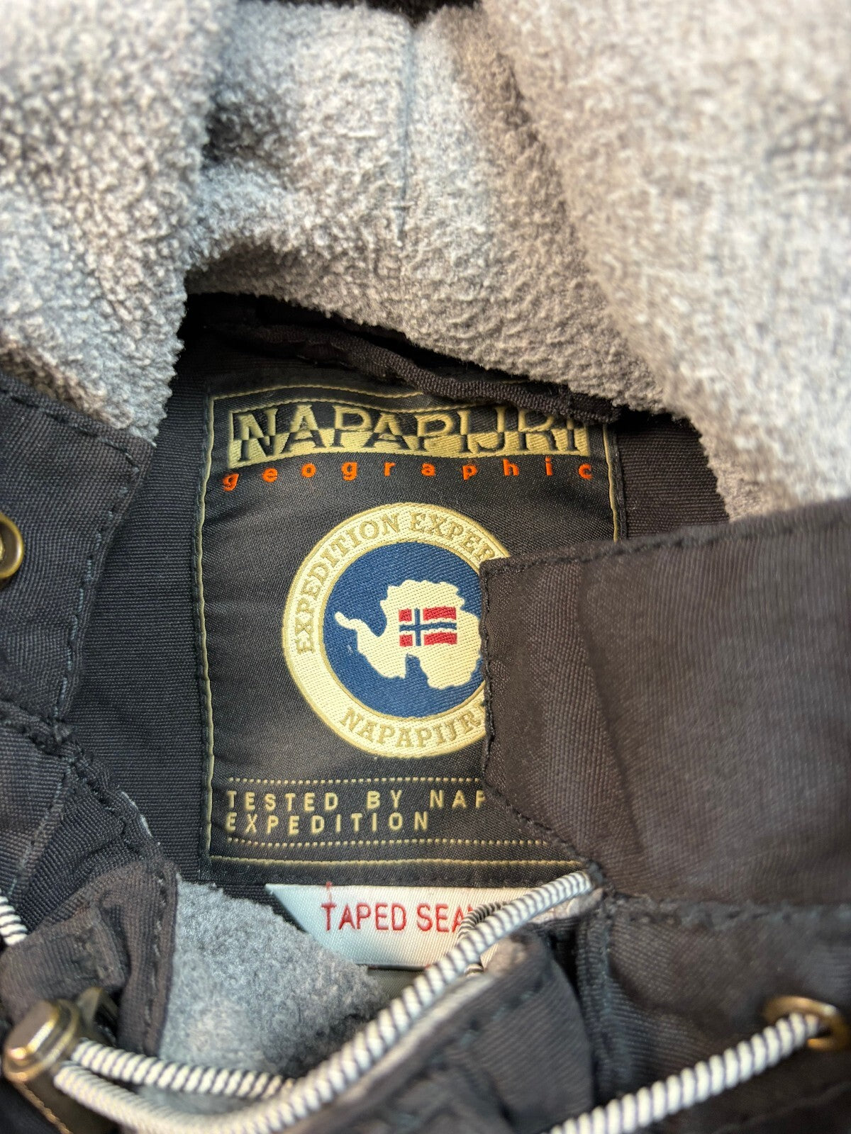 Vintage Napapijri skidoo insulated hooded jacket (M)