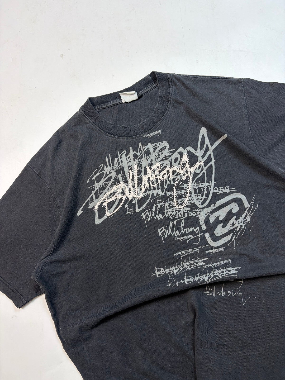 Vintage Y2K Billabong graphic surfwear tee (XL)